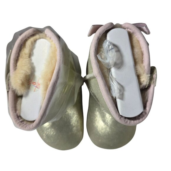 Ugg childrens Metallic Gold boots Pink Ribbon Sheepskin Lining sz 4/5 girls - Picture 2 of 7